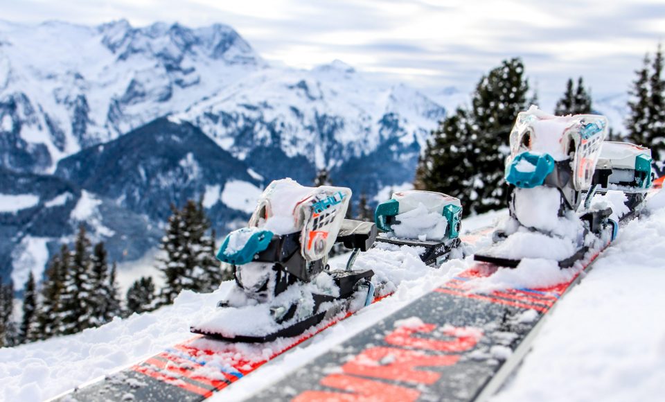 Skileraar Niels stelt zijn ski’s aan je voor